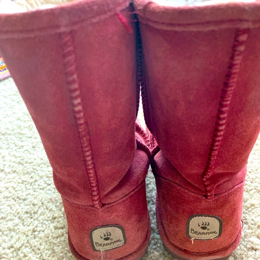 Size 8 Wine colored Bearpaw Women’s winter boots!!